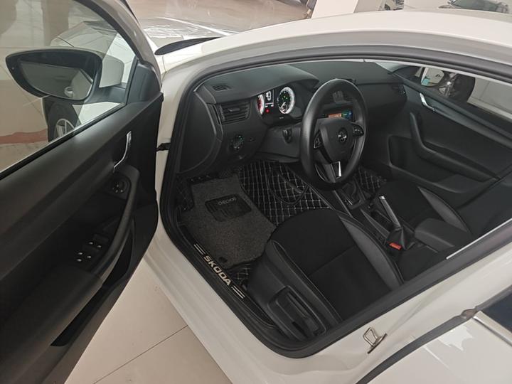 Octavia 2021 1.5L AT Comfort photo 4