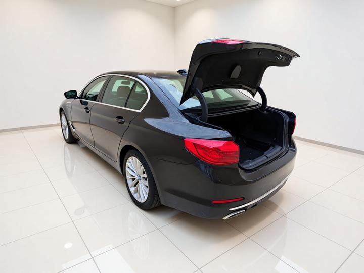 5 Series EV 2020 Upgraded 530Le Luxury photo 4