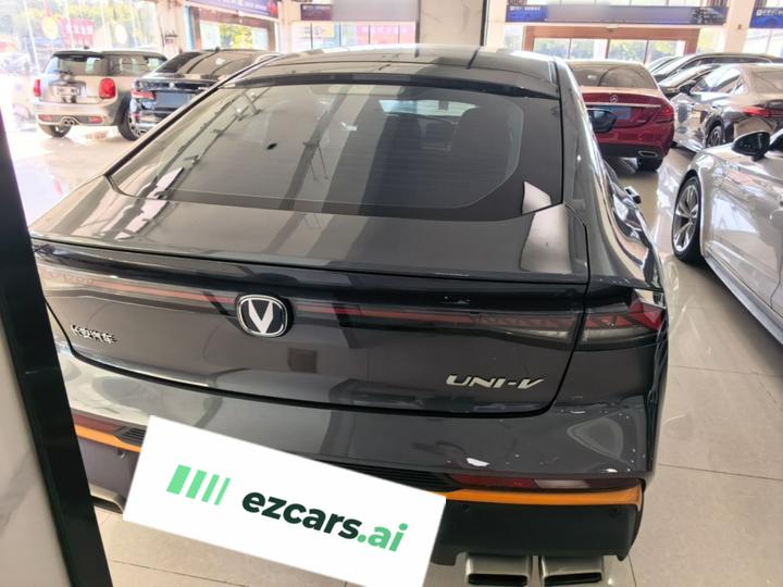 UNI-V 2024 1.5T Premium Sport photo 5