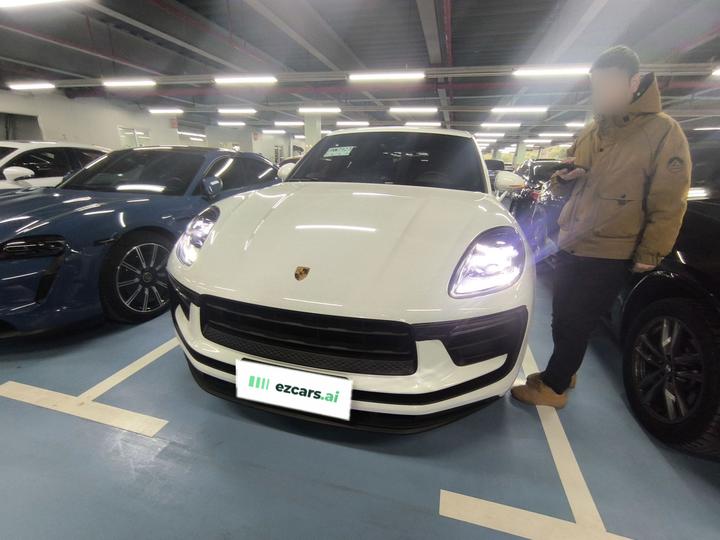2024 Macan 2.0T photo 2