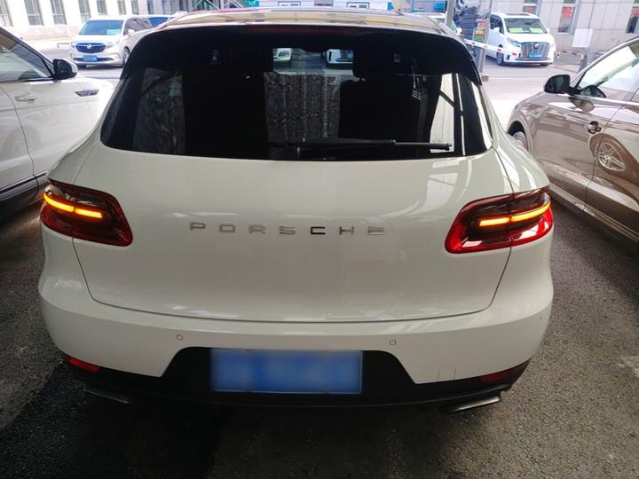 2014 Macan 2.0T photo 3