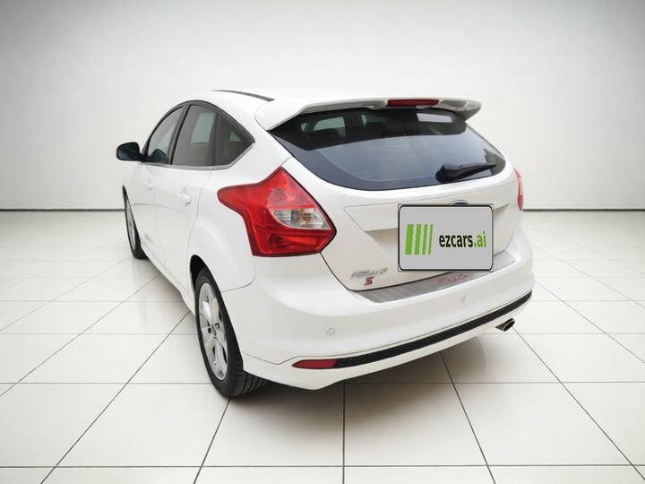 Focus 2012 Hatchback 2.0L MT Luxury Sport photo 4