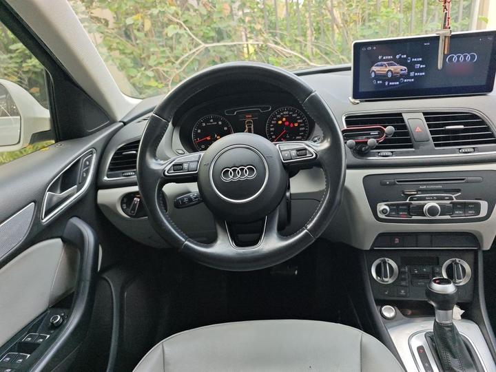 Q3 2013 35 TFSI Comfort photo 3