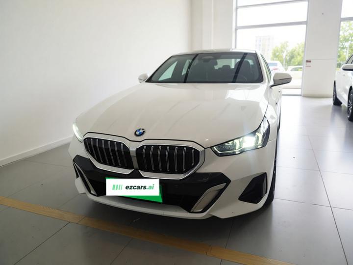 5 Series 2025 525Li M Sport Package photo 2