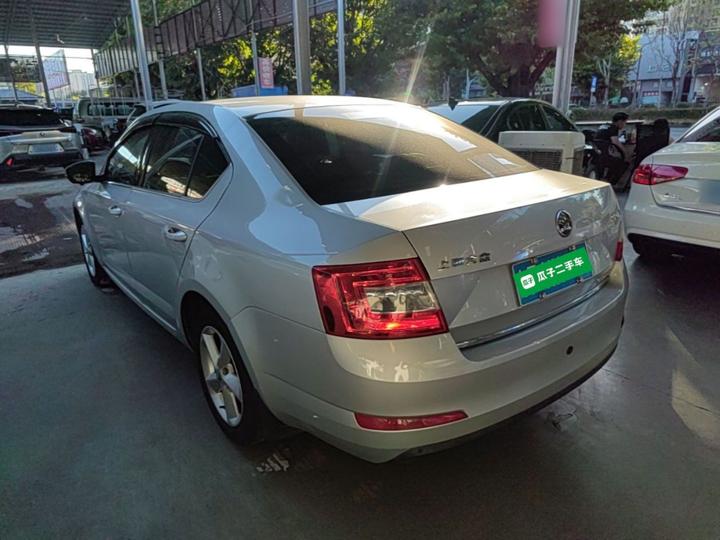 Octavia 2015 1.6L AT photo 4