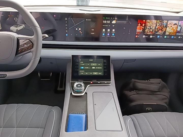 Voyah Passion 2023 AWD Standard photo 8