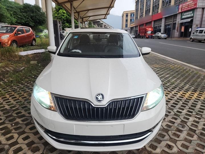 Rapid 2018 1.6L MT Comfort photo 2