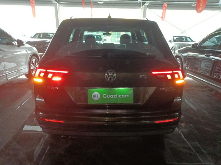 Tiguan L 2018 Facelift 330TSI AT RWD Luxury photo 3