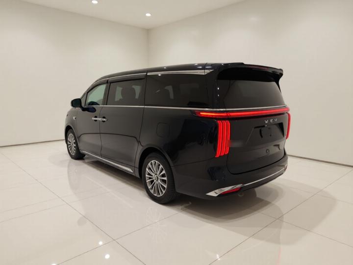 2025 AWD 8 photo 4