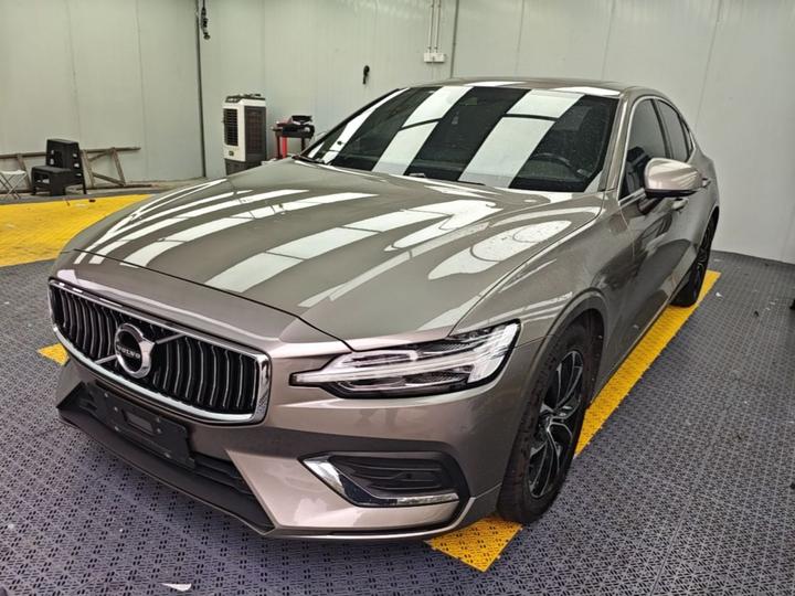 S60 2022 B4 Luxury