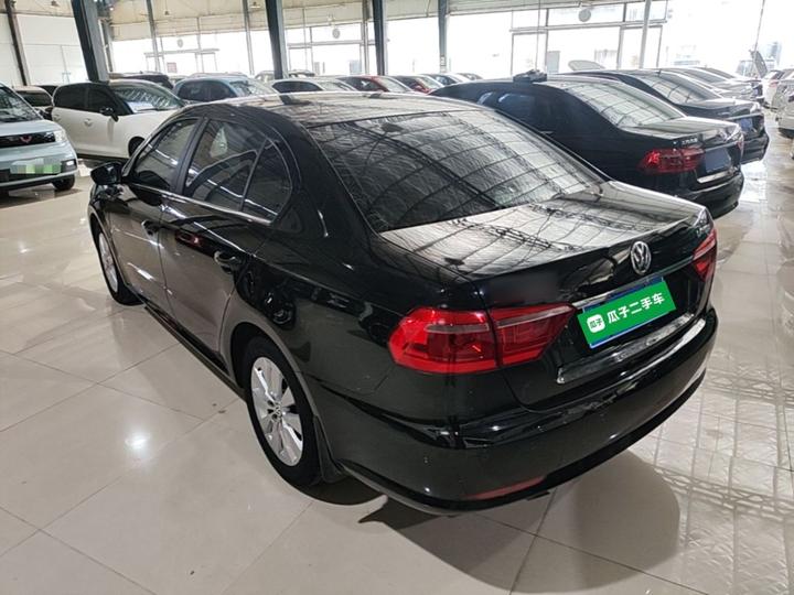 Lavida 2013 Facelift Classic 1.6L AT Comfort photo 4