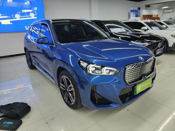 iX1 2023 xDrive30L M Sport Package photo 3