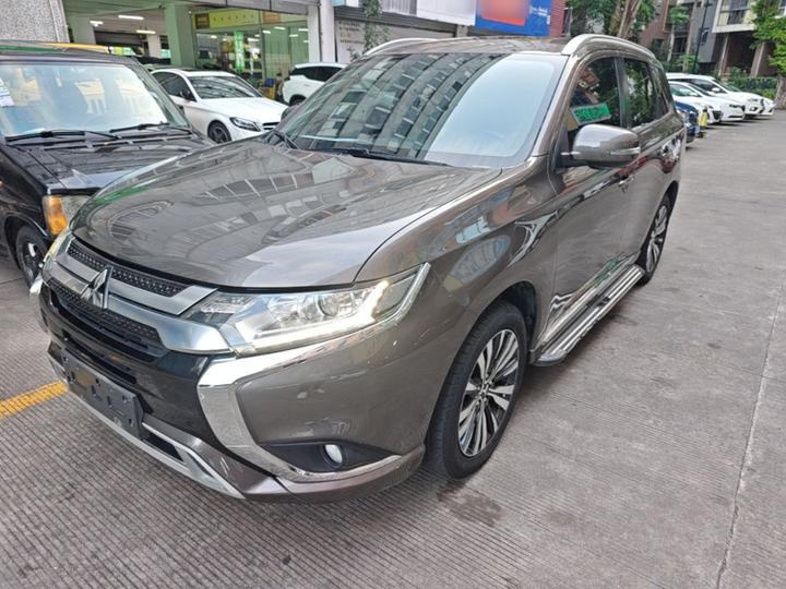 Outlander 2021 2.0L RWD Enjoy 7-Seater