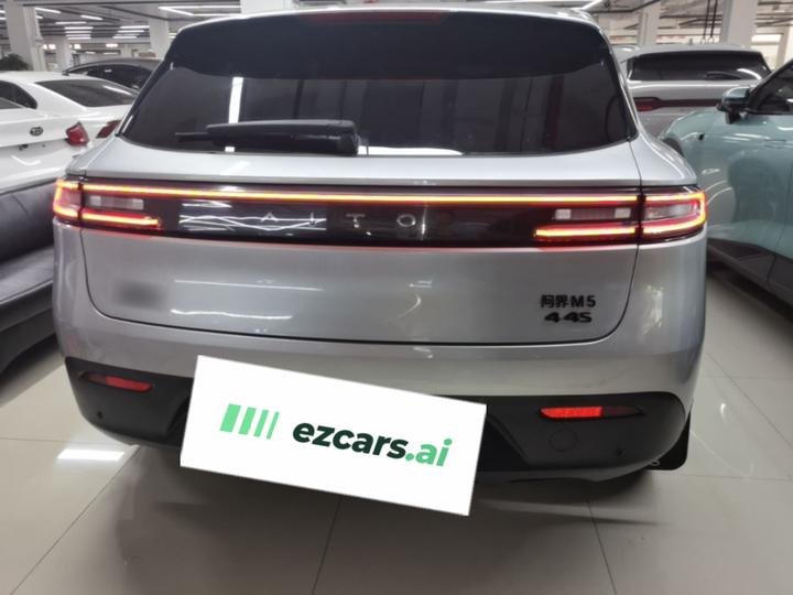 HIMA AITO M5 2022 EREV AWD Performance photo 3