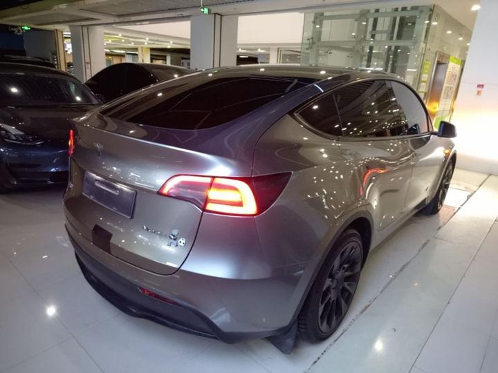 Model Y 2024 RWD photo 6