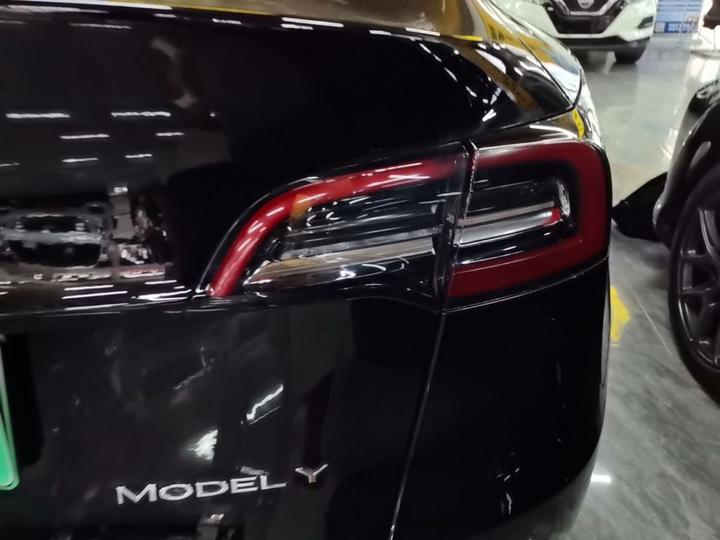 Model Y 2023 RWD photo 7