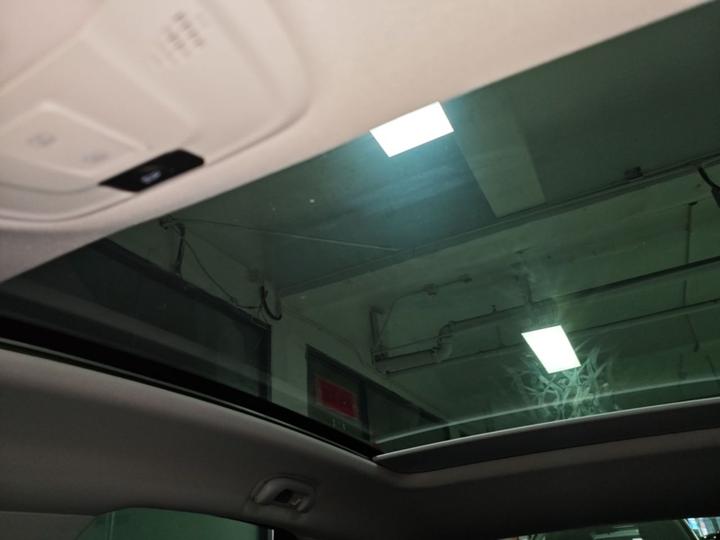 6 2020 PHEV photo 7