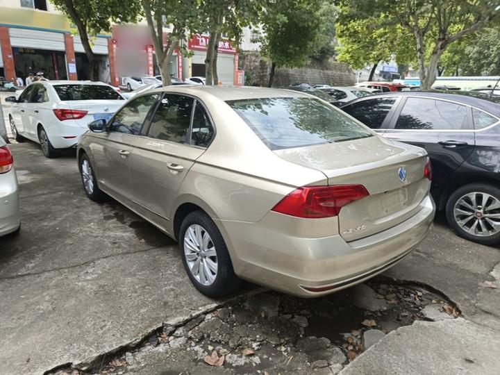 Bora 2017 1.6L MT Comfort photo 4