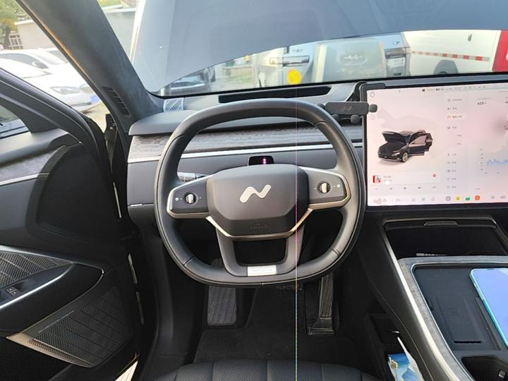 L90 2025 Ultra 6-Seater 85 photo 6