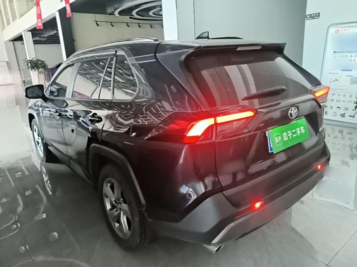 RAV4 2022 2.0L CVT RWD photo 4