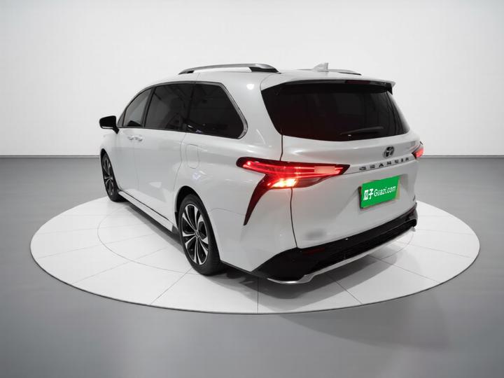 Granvia 2023 2.5L Hybrid Premium PLUS photo 4