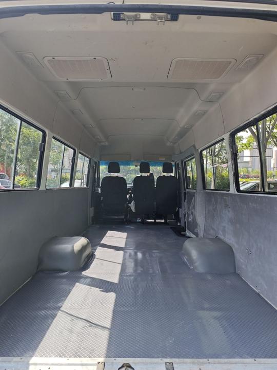IVECO Daily 2023 2.5T X45-33 Single Cab Long Wheelbase 2-3-Seater photo 8