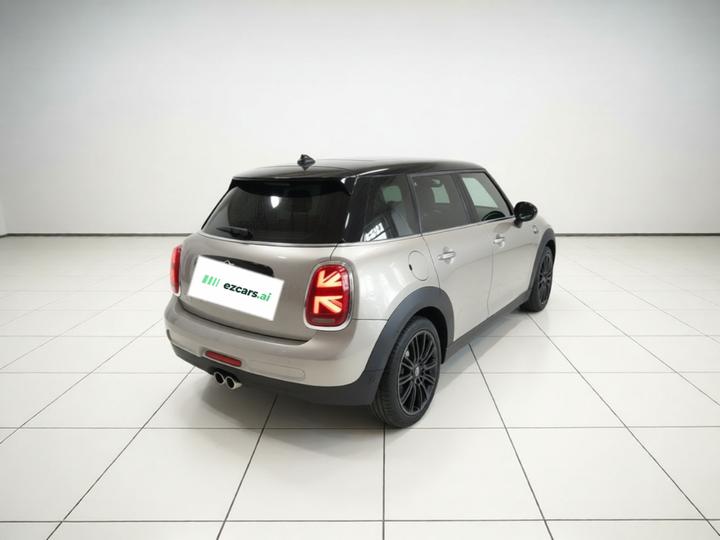 2022 1.5T COOPER 5-Door photo 4