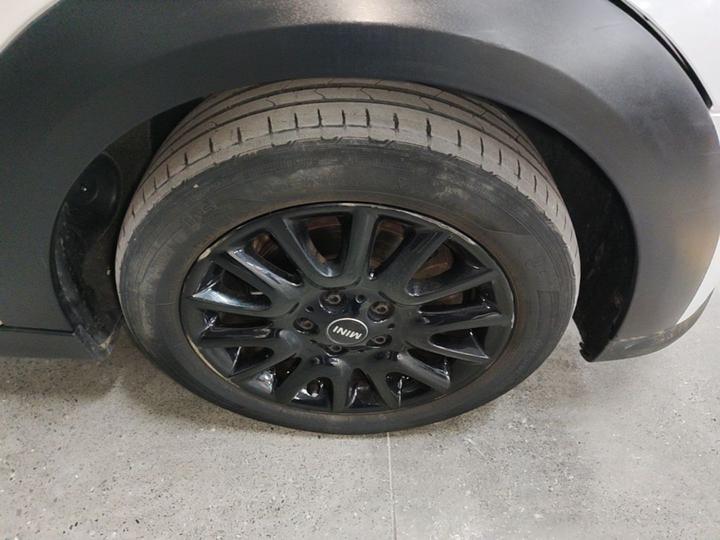 2023 1.5T ONE 5-Door photo 8