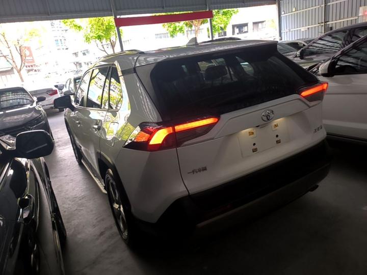 RAV4 2020 2.0L CVT RWD photo 4