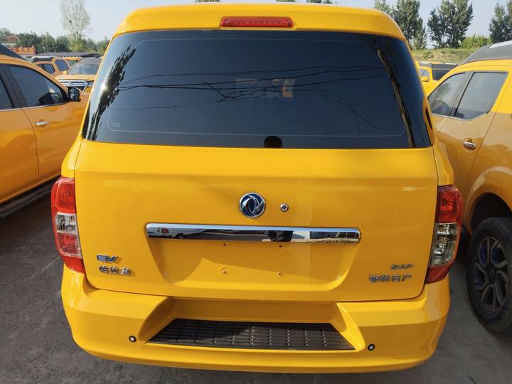 6 EV 2023 Van Standard 320km photo 3