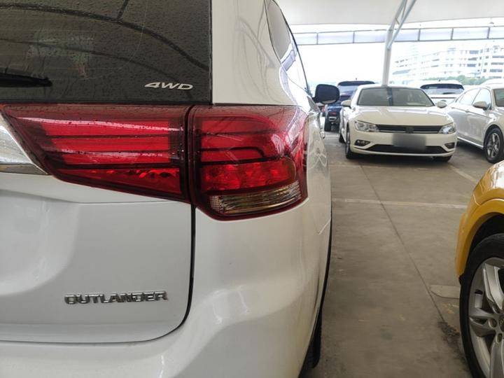 Outlander 2018 2.4L AWD Elite 5-Seater photo 7