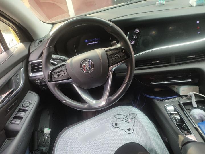 2022 652T RWD Premium 7-Seater photo 3