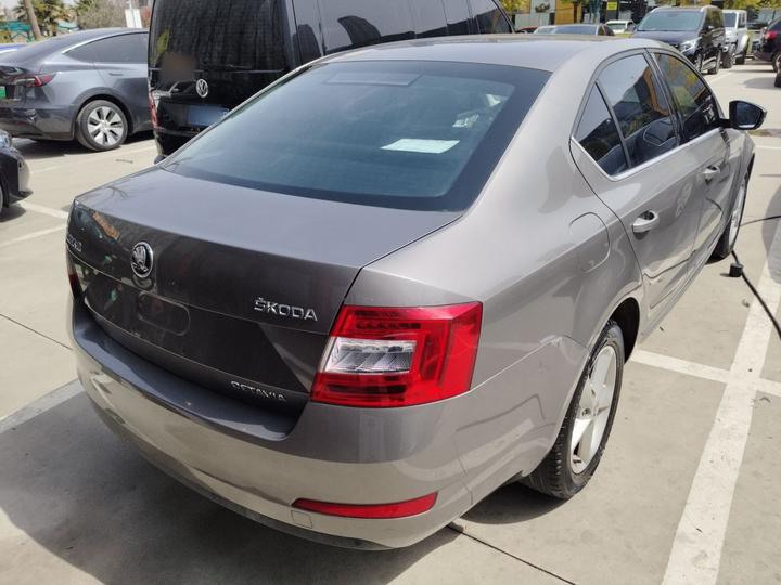 Octavia 2015 1.6L AT photo 4
