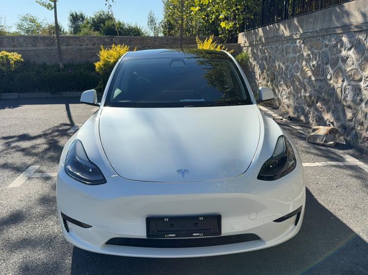 Model Y 2022 RWD photo 2