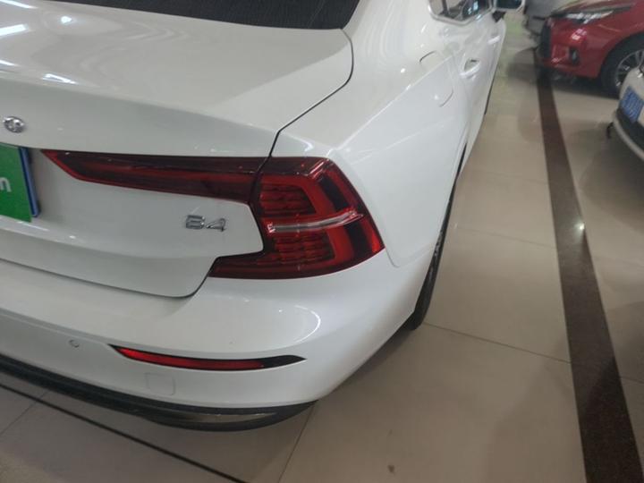 S60 2025 B4 Luxury photo 7