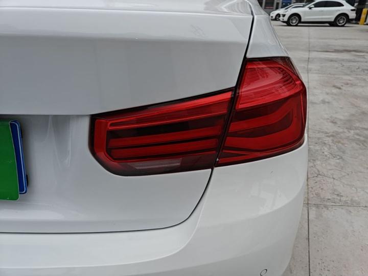 3 Series 2018 318Li photo 7