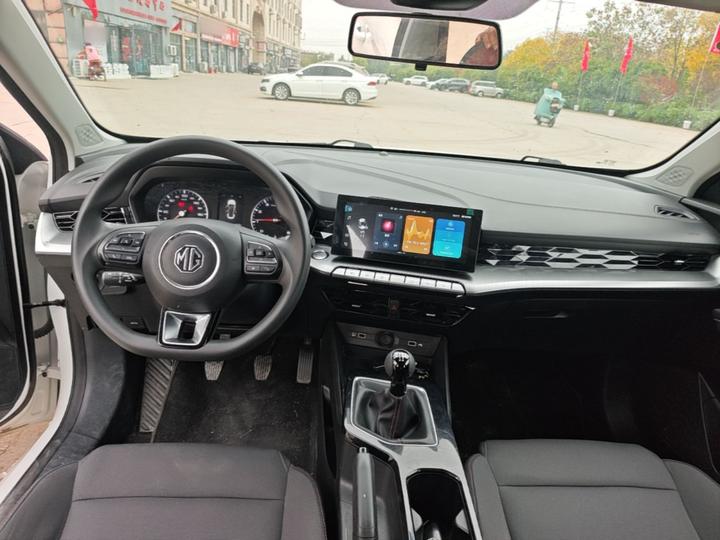 MG5 2023 180DVVT MT photo 5