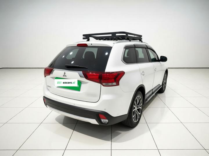 Outlander 2018 2.4L AWD Elite 5-Seater photo 6