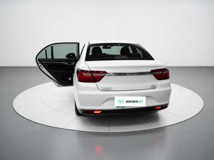 Vision 2018 1.5L MT photo 5