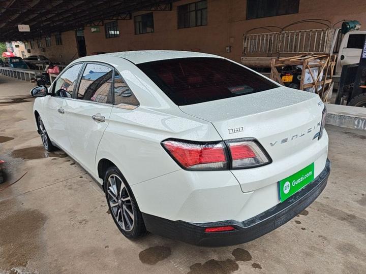 D60 2018 1.6L CVT Connected Luxury photo 4