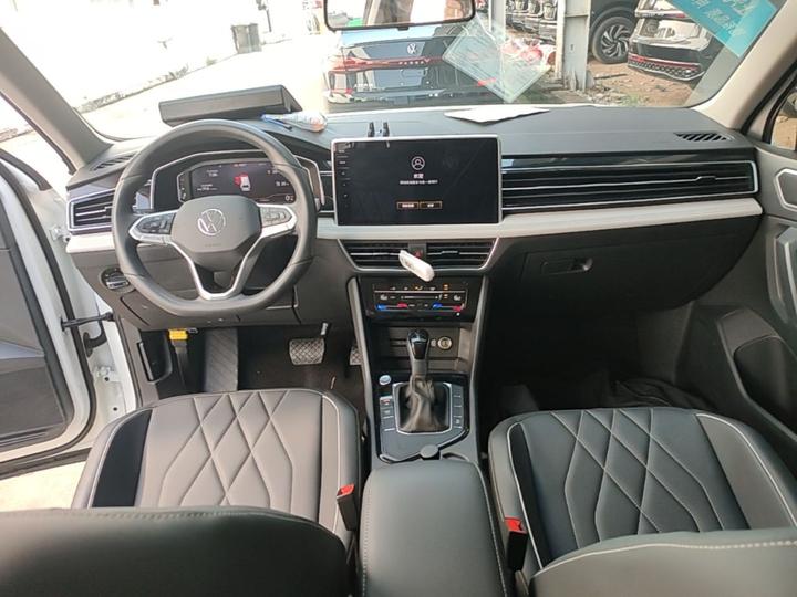 Tiguan L 2024 300TSI AT RWD photo 5