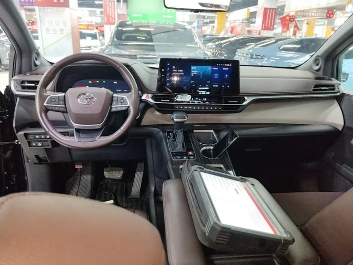 Granvia 2023 2.5L Hybrid Flagship VIP photo 5