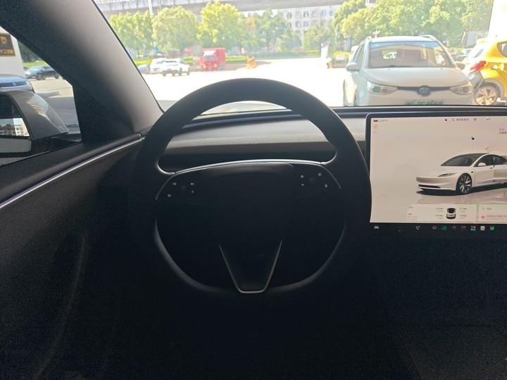 Model 3 2023 RWD photo 3