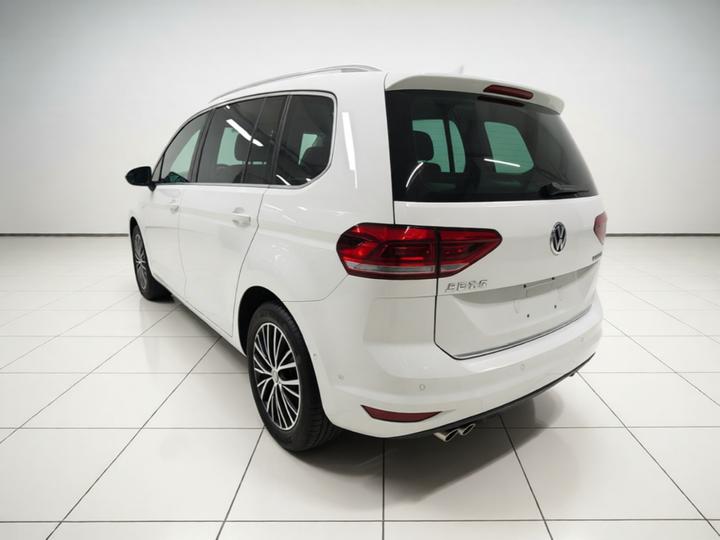 2016 L 330TSI DSG Luxury photo 4