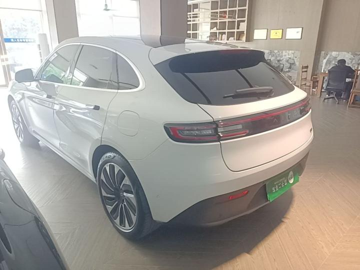 HIMA AITO M5 2022 EREV AWD Flagship photo 4
