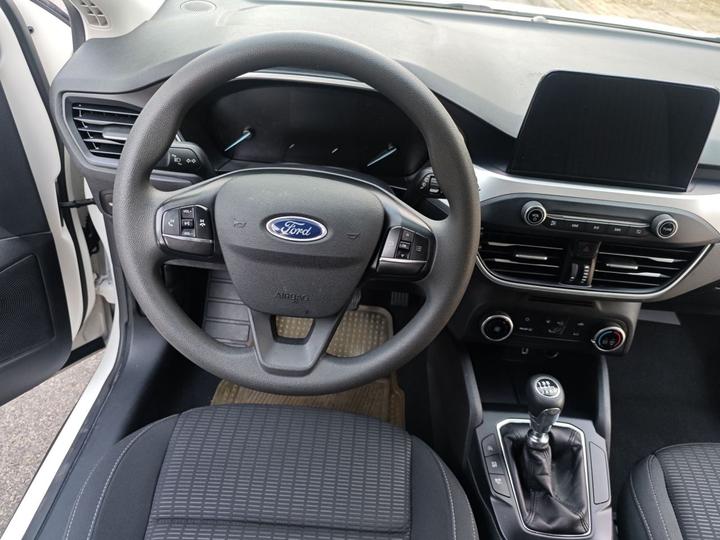 Focus 2019 Hatchback 1.5L MT China VI photo 3