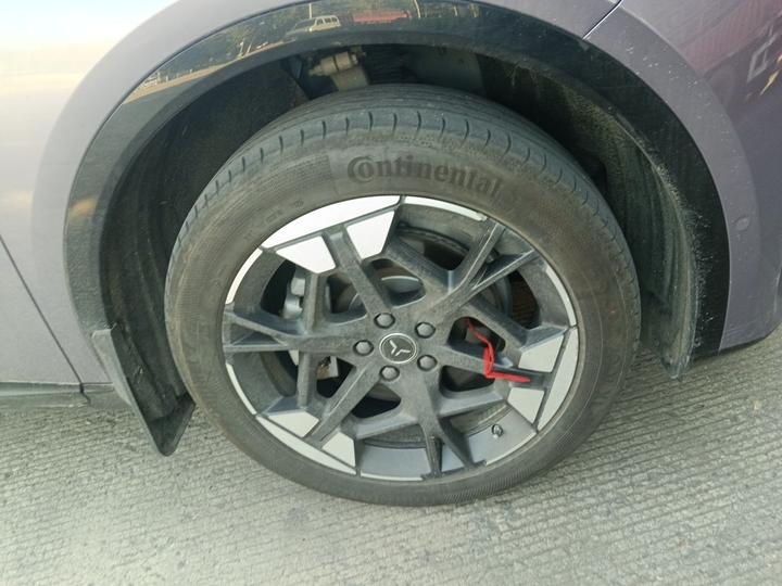 06 2025 660 AWD photo 8