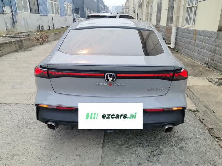 UNI-V 2022 1.5T Premium photo 5