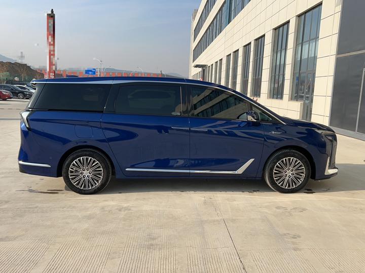 GL8 EV 2024 7-Seater photo 3