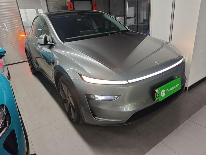 Model Y 2025 RWD photo 3